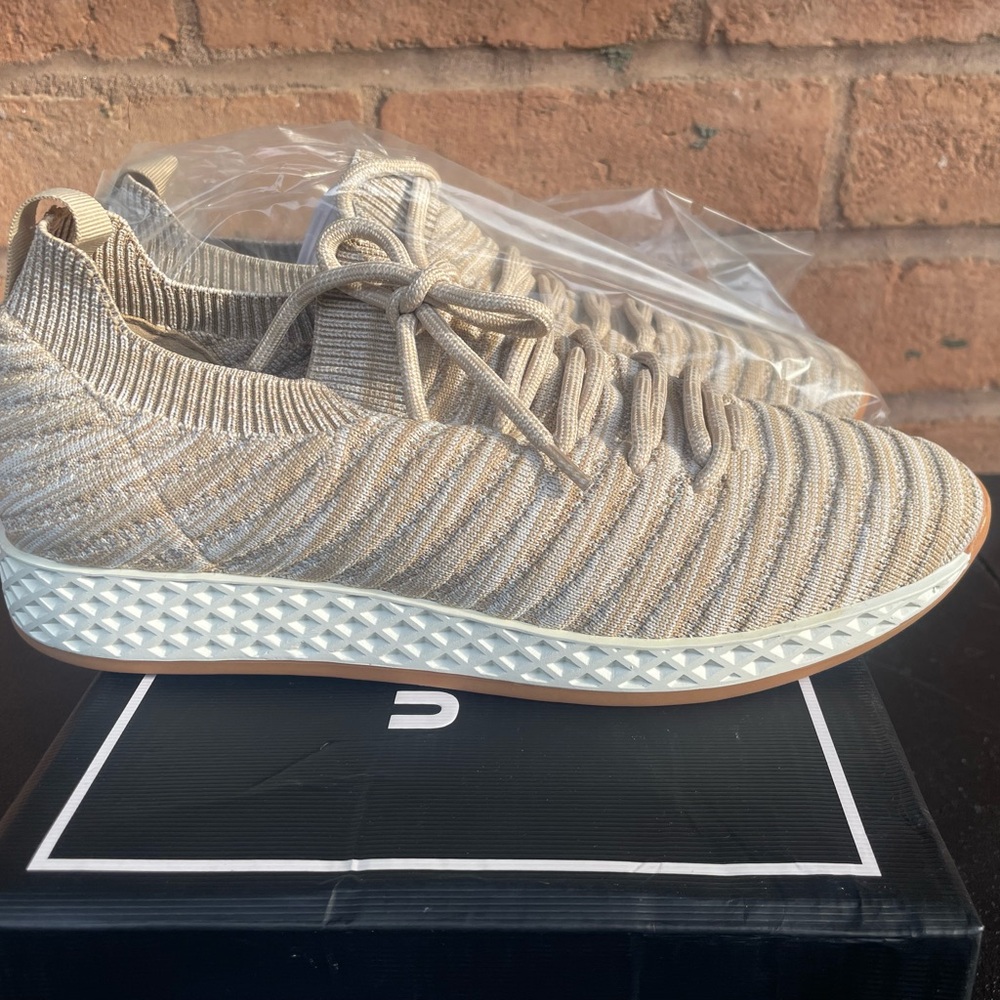 Urban Sport by J/Slides Womens 10M Sand 2 Tone Knit Opy Sneakers Shoes
